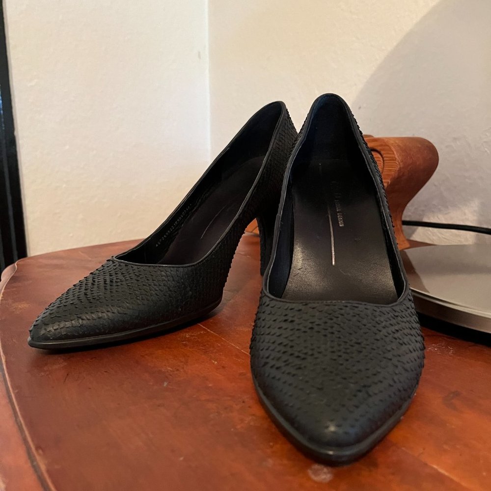 NWOT ECCO Women Size 9.5 Danish Design Pump Heels Snake look EU 40 black Leather